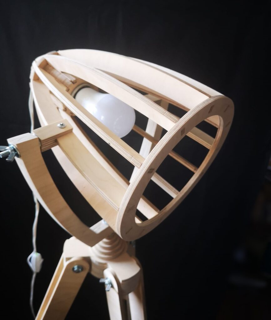 lampa lemn trepied 3